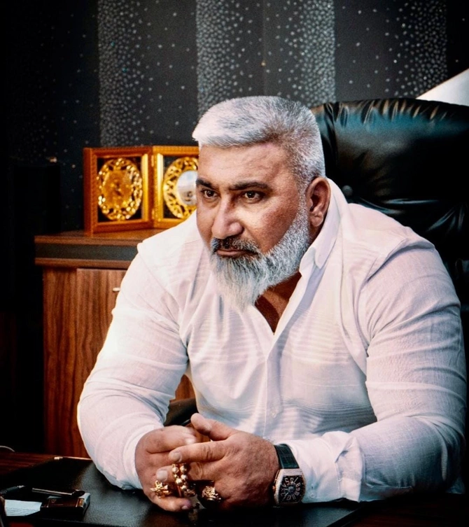 Qazilərin evini bir neçə nəfərə satan iş adamı qəzaya düşdü — VİDEO