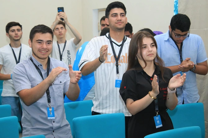 “Gənc Liderlər üçün Yay Universiteti”nin növbəti mövsümü başa çatdı — FOTOLAR “Gənc Liderlər üçün Yay Universiteti”nin növbəti mövsümü başa çatdı — FOTOLAR
