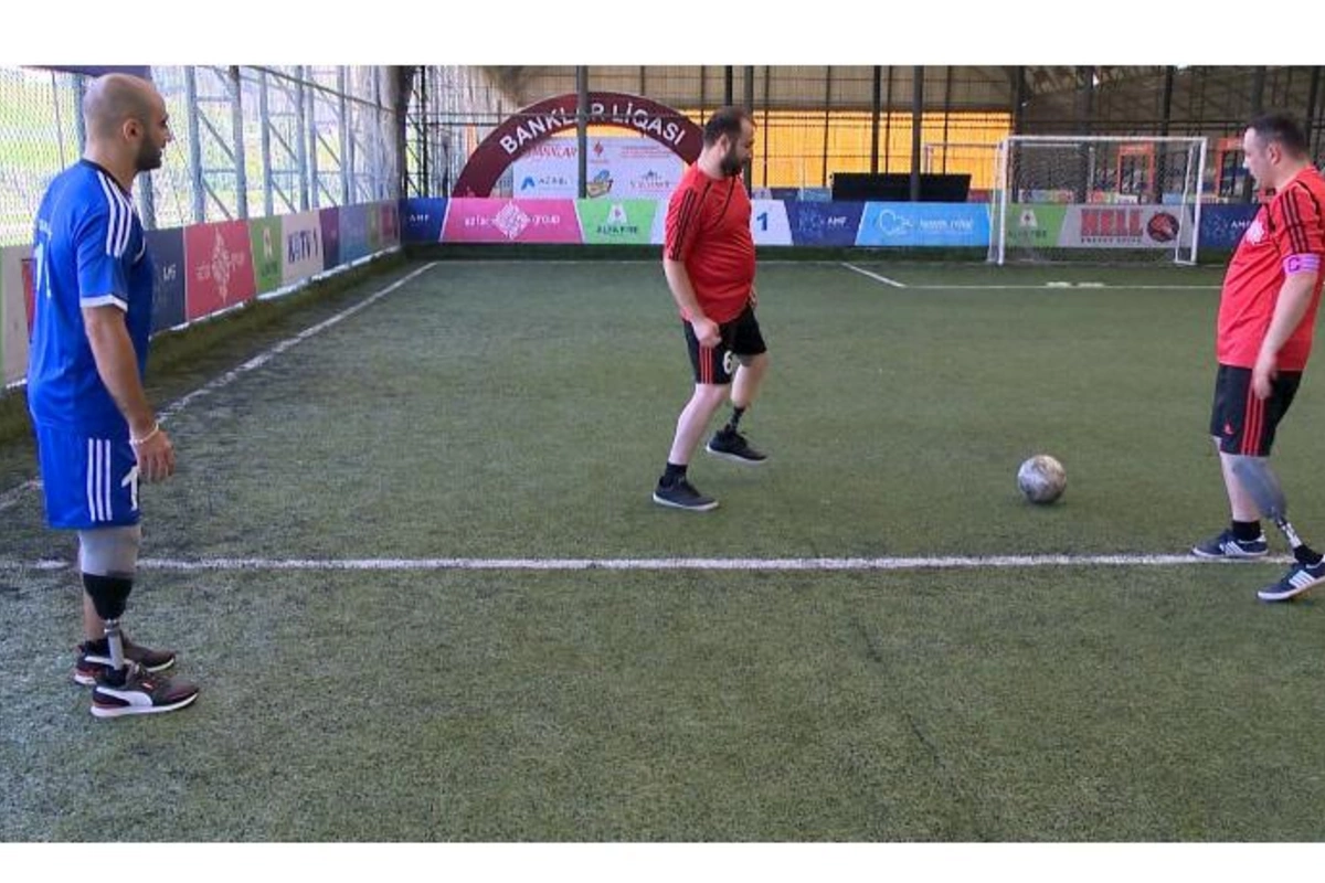 “Aslanlar”la “Canavarlar”ın qarşılaşması... — FOTOLAR