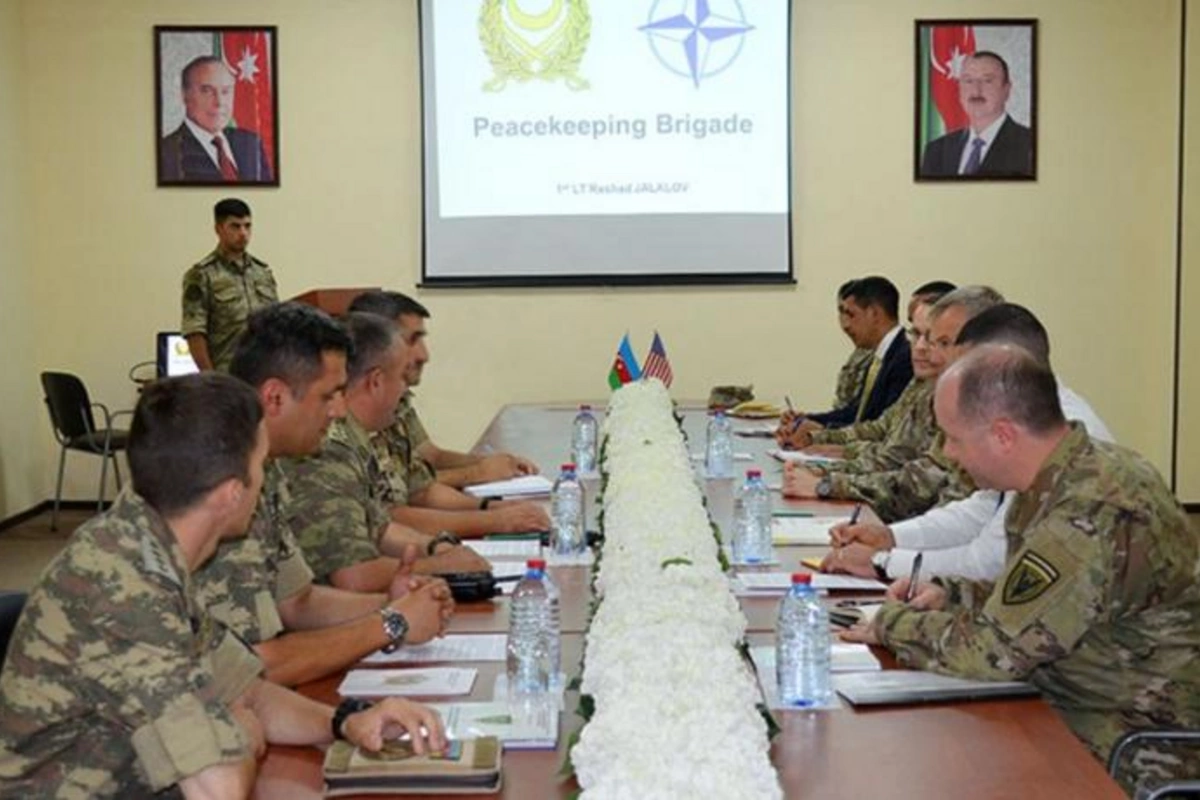ABŞ generalı Azərbaycan Ordusunun hərbi hissəsinə baş çəkdi — FOTOLAR