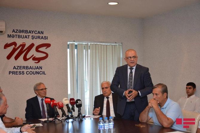 Mətbuat Şurasında Orduya dair bilgilərin yayılması ilə bağlı toplantı keçirildi — FOTOLAR