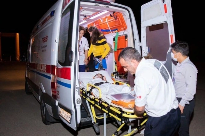 Səhhətində ciddi problemlər olan şəhid övladı Türkiyəyə göndərildi — FOTOLAR