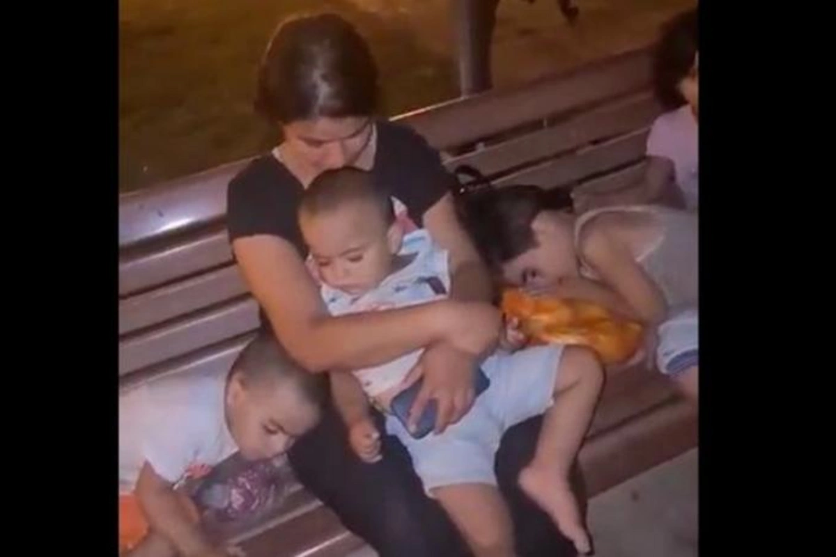 Döyülən qadın uşaqları ilə evdən qaçıb Sumqayıtda parkda gecələyir — VİDEO