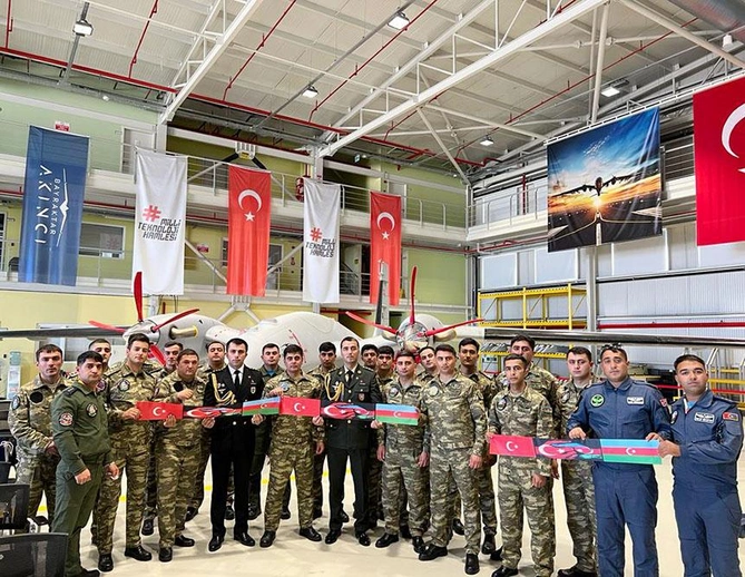 Hərbçilərimiz “AKINCI PUA-larından istifadə kursunu uğurla bitirdi — FOTOLAR