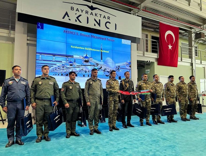 Hərbçilərimiz “AKINCI PUA-larından istifadə kursunu uğurla bitirdi — FOTOLAR