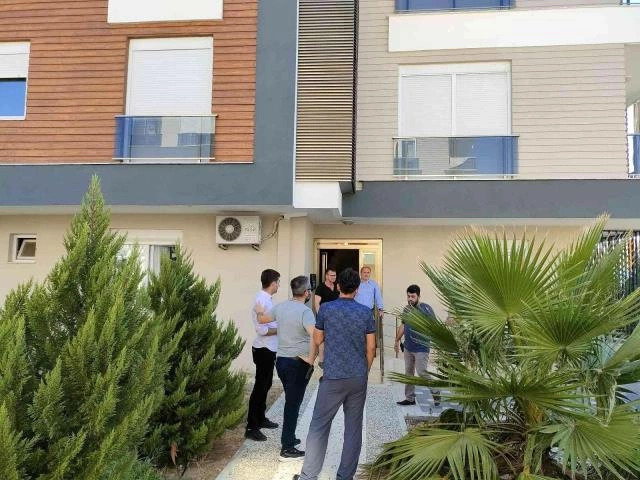 Polis evdə meyit ola biləcəyini sanmışdı, həqiqət başqa çıxdı — FOTOLAR Polis evdə meyit ola biləcəyini sanmışdı, həqiqət başqa çıxdı — FOTOLAR