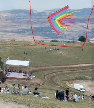 Yaylaq Festivalında LGBT bayrağı — FOTO