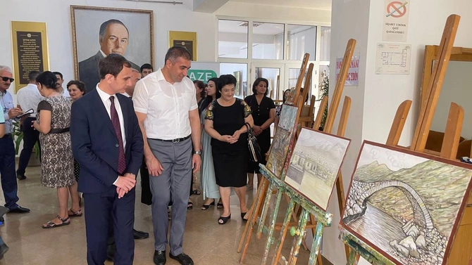 Salyanda “Şuşa sən azadsan” adlı rəsm sərgisi keçirildi — FOTOLAR Salyanda “Şuşa sən azadsan” adlı rəsm sərgisi keçirildi — FOTOLAR