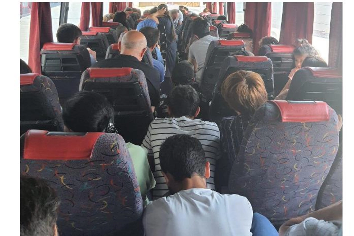 Bakı Beynəlxalq Avtovağzalında biabırçılıq — Sərnişinlər avtobuslarda bu şəkildə əyləşdirilir (FOTOLAR)