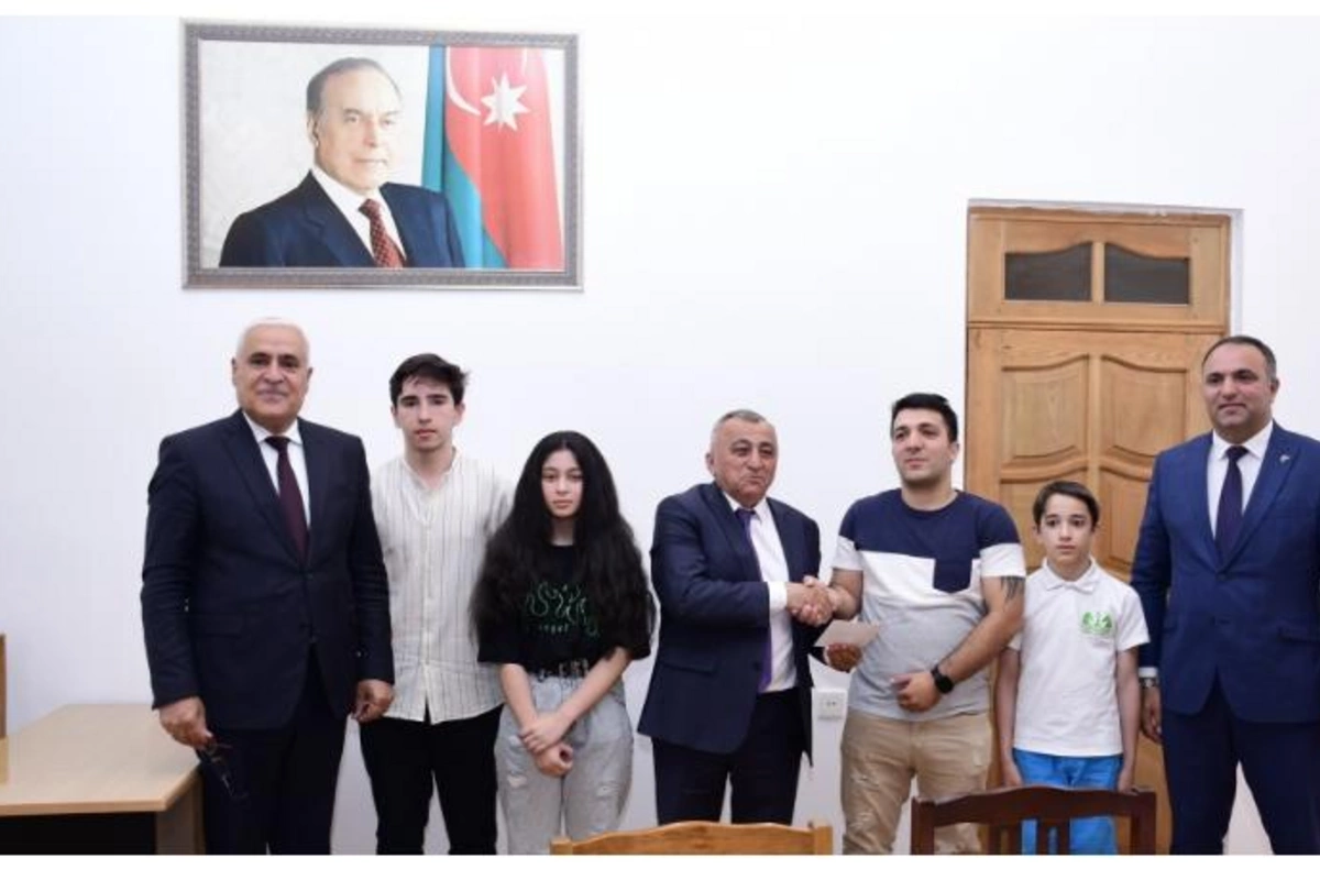 Qaliblər mükafatlandırıldı — FOTOLAR