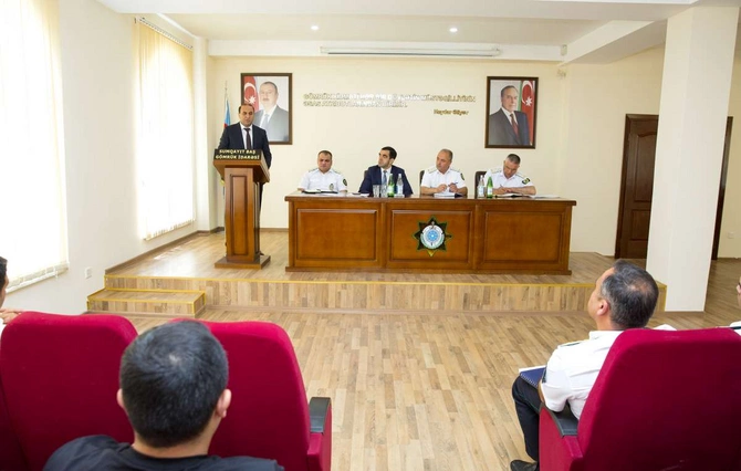 Sumqayıt Baş Gömrük İdarəsində sahibkarlarla görüş keçirildi — FOTOLAR Sumqayıt Baş Gömrük İdarəsində sahibkarlarla görüş keçirildi — FOTOLAR