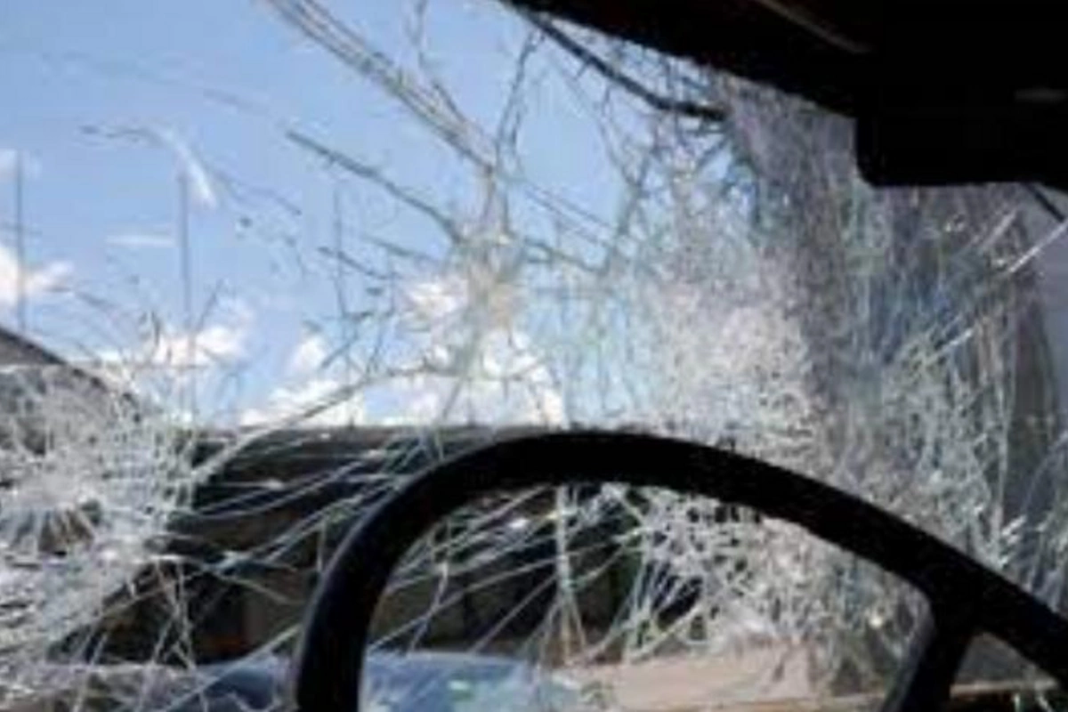 Sabirabadda sürücü avtomobili işıq dirəyinə çırpdı — Ölən və yaralananlar var