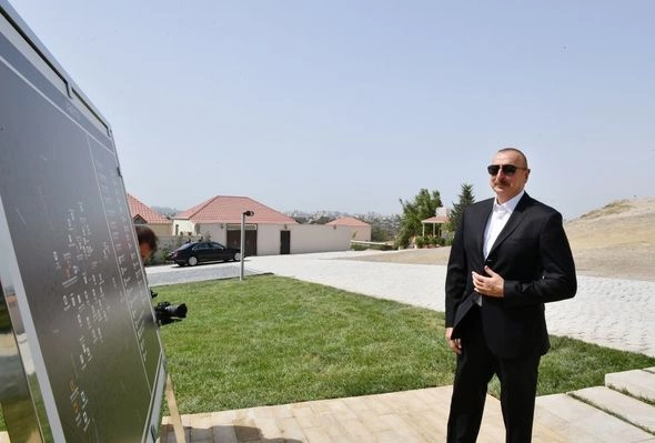 Prezident Ramana qəsəbəsində görülən abadlıq işləri ilə tanış oldu — FOTOLAR Prezident Ramana qəsəbəsində görülən abadlıq işləri ilə tanış oldu — FOTOLAR