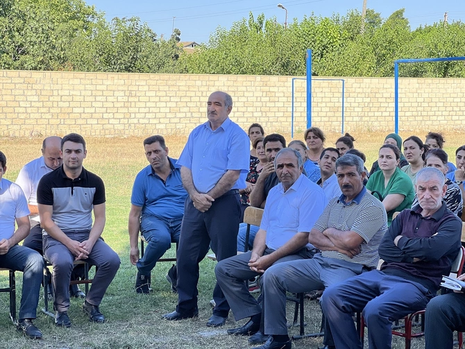 Alı Alıyev Arayatılı kəndində vətəndaşlarla görüş keçirdi — FOTOLAR