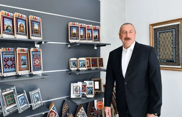 Prezident Ramana qəsəbəsində görülən abadlıq işləri ilə tanış oldu — FOTOLAR Prezident Ramana qəsəbəsində görülən abadlıq işləri ilə tanış oldu — FOTOLAR