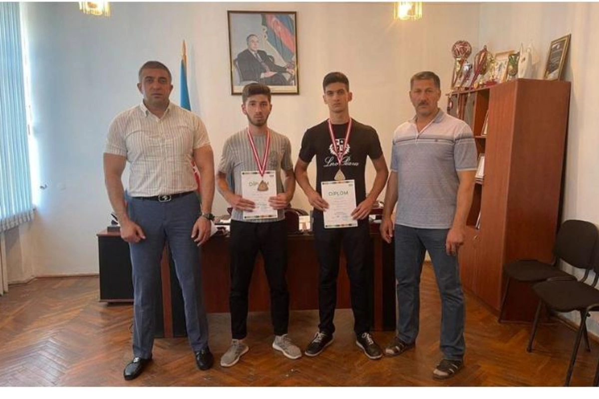 Ölkə çempionatında qalib gələn salyanlı idmançılarla görüş keçirildi — FOTOLAR