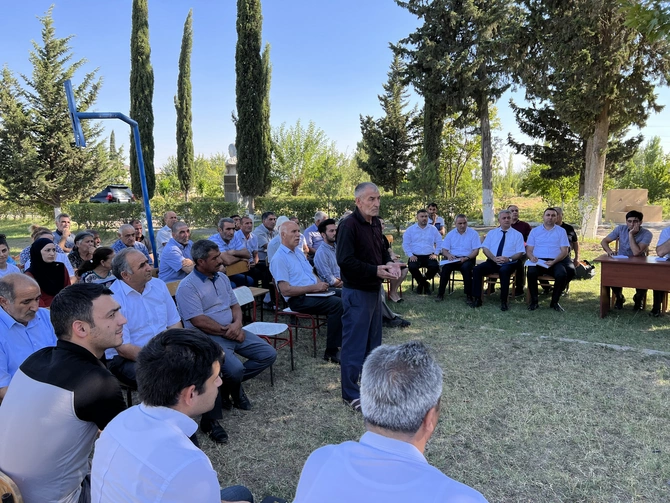 Alı Alıyev Arayatılı kəndində vətəndaşlarla görüş keçirdi — FOTOLAR