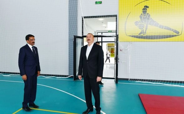 Prezident Ramana qəsəbəsində görülən abadlıq işləri ilə tanış oldu — FOTOLAR Prezident Ramana qəsəbəsində görülən abadlıq işləri ilə tanış oldu — FOTOLAR