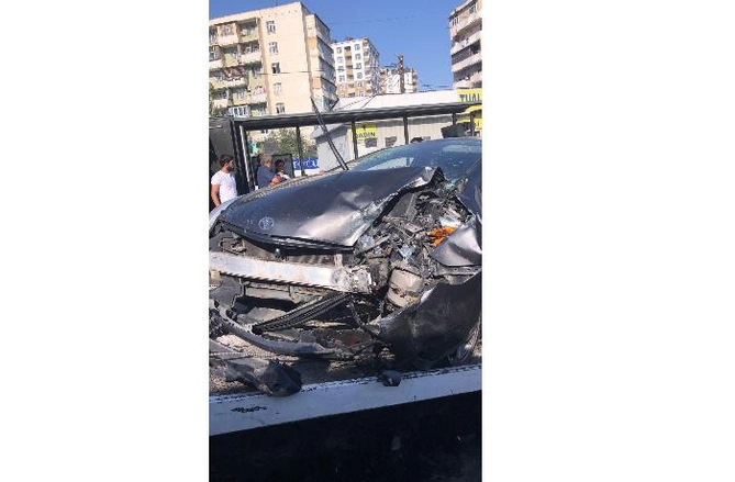 Bakıda avtobus qəzaya düşdü, 5 nəfər xəsarət aldı — FOTOLAR Bakıda avtobus qəzaya düşdü, 5 nəfər xəsarət aldı — FOTOLAR