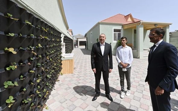 Prezident Ramana qəsəbəsində görülən abadlıq işləri ilə tanış oldu — FOTOLAR Prezident Ramana qəsəbəsində görülən abadlıq işləri ilə tanış oldu — FOTOLAR