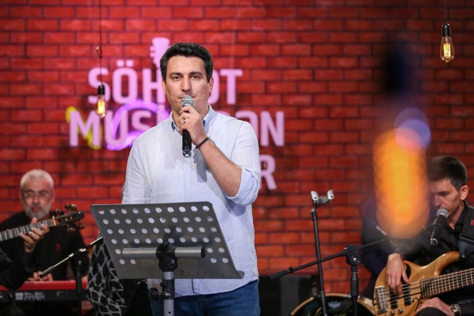 Xəzər Süleymanlı “Söhbət musiqidən gedir” verilişinin qonağı oldu — FOTOLAR