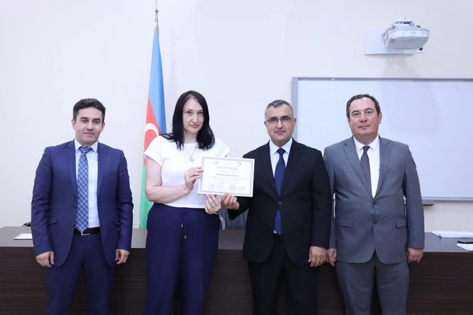 Mediatorlara sertifikatlar təqdim edildi — FOTOLAR