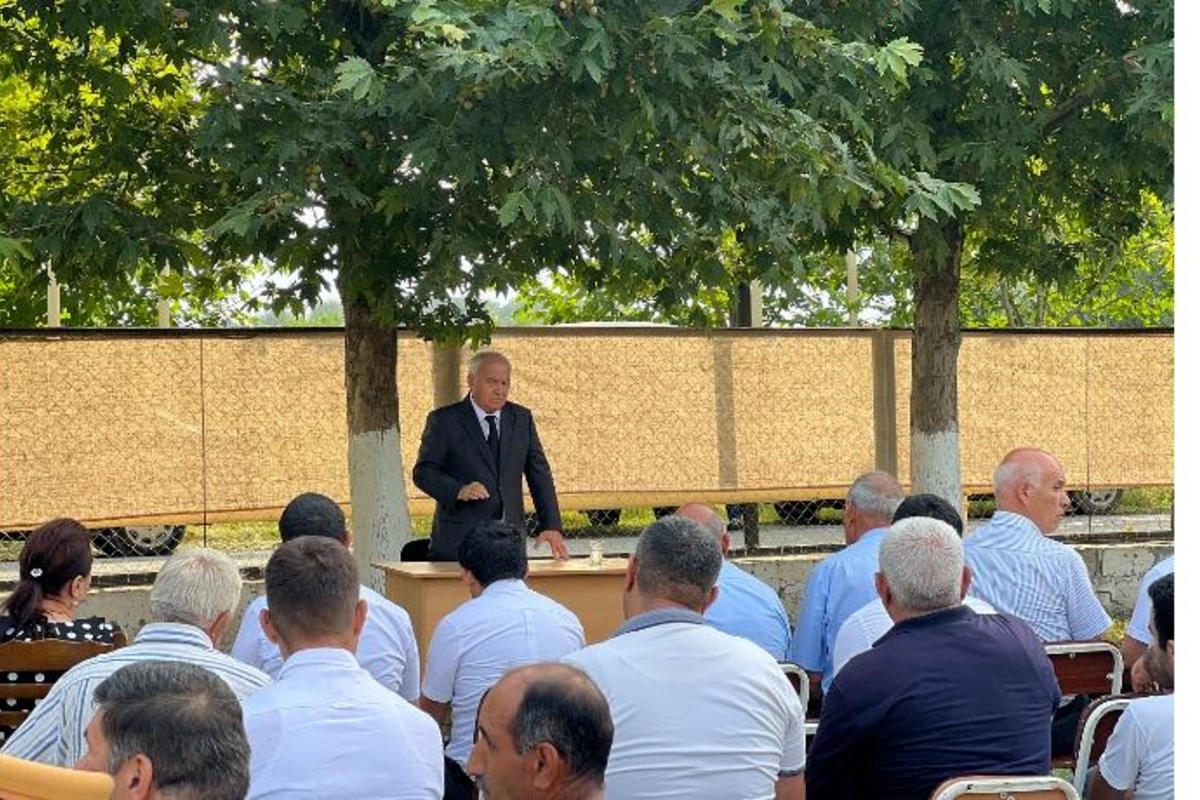 Alı Alıyev Gecəgözlü kəndindən olan məcburi köçkünlərlə səyyar-qəbul görüşü keçirdi — FOTOLAR
