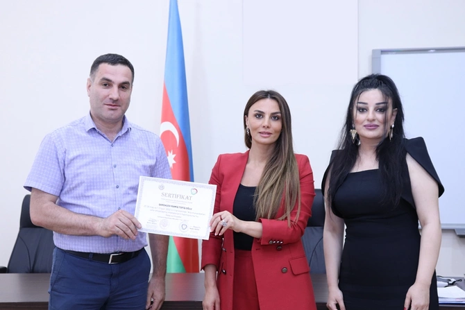 Mediatorlara sertifikatlar təqdim edildi — FOTOLAR