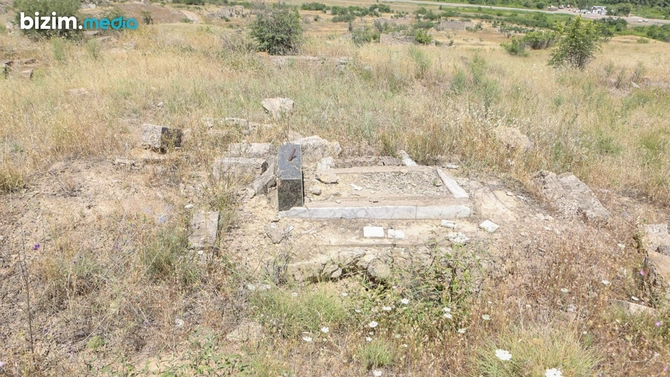 SƏFƏR QEYDLƏRİ: Viran olmuş Qubadlıda ilk hərbçi şəhidin məzarı yenidən bərpa olundu — VİDEO SƏFƏR QEYDLƏRİ: Viran olmuş Qubadlıda ilk hərbçi şəhidin məzarı yenidən bərpa olundu — VİDEO