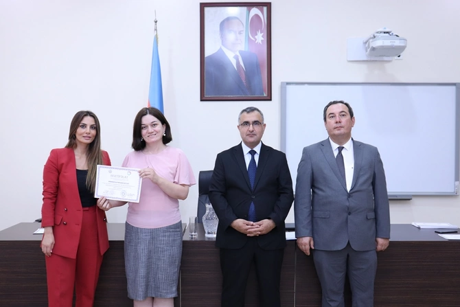 Mediatorlara sertifikatlar təqdim edildi — FOTOLAR