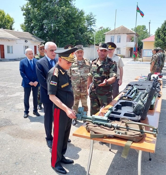 Kəmaləddin Heydərov FHN-in yeni hərbi hissəsində — FOTOLAR Kəmaləddin Heydərov FHN-in yeni hərbi hissəsində — FOTOLAR