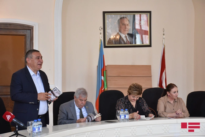 Əflatun Amaşovun ilk romanının təqdimatı keçirildi — FOTOLAR