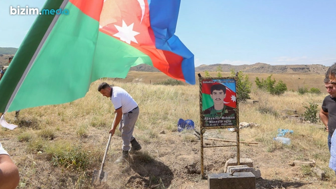 SƏFƏR QEYDLƏRİ: Viran olmuş Qubadlıda ilk hərbçi şəhidin məzarı yenidən bərpa olundu — VİDEO SƏFƏR QEYDLƏRİ: Viran olmuş Qubadlıda ilk hərbçi şəhidin məzarı yenidən bərpa olundu — VİDEO