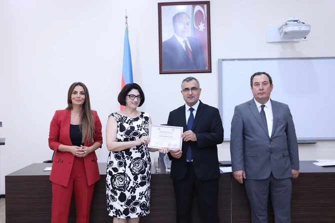 Mediatorlara sertifikatlar təqdim edildi — FOTOLAR