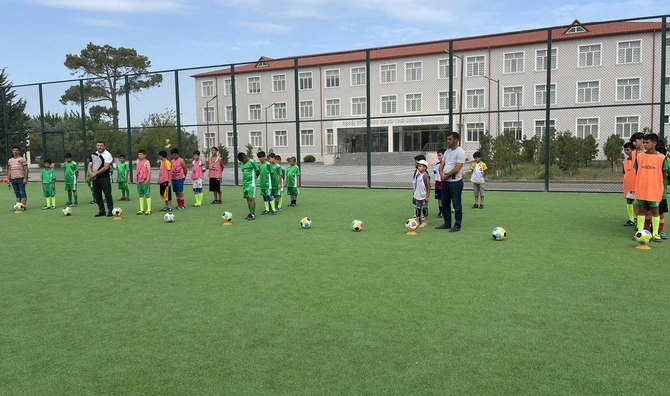 Salyanda yeniyetmələr arasında mini futbol üzrə rayon turniri keçirildi — FOTOLAR Salyanda yeniyetmələr arasında mini futbol üzrə rayon turniri keçirildi — FOTOLAR