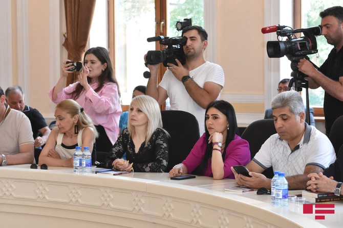 Əflatun Amaşovun ilk romanının təqdimatı keçirildi — FOTOLAR