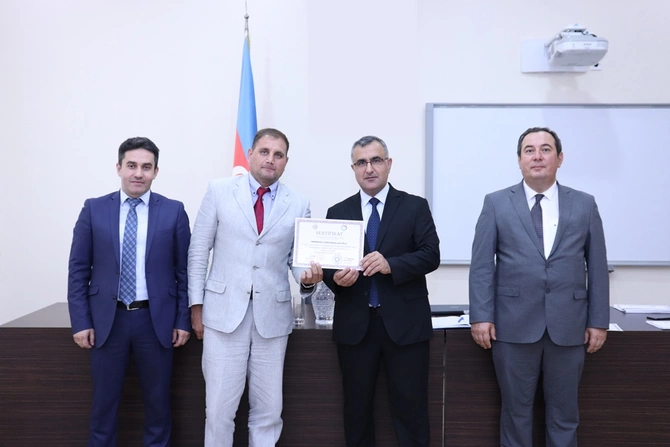 Mediatorlara sertifikatlar təqdim edildi — FOTOLAR