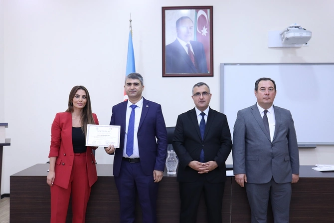 Mediatorlara sertifikatlar təqdim edildi — FOTOLAR