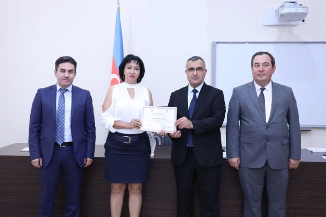 Mediatorlara sertifikatlar təqdim edildi — FOTOLAR