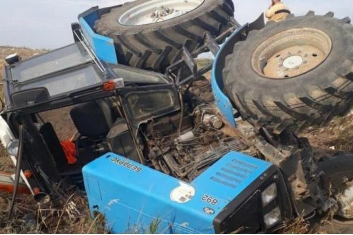 Şəkidə traktor aşdı, iki nəfər öldü