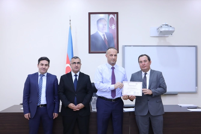 Mediatorlara sertifikatlar təqdim edildi — FOTOLAR