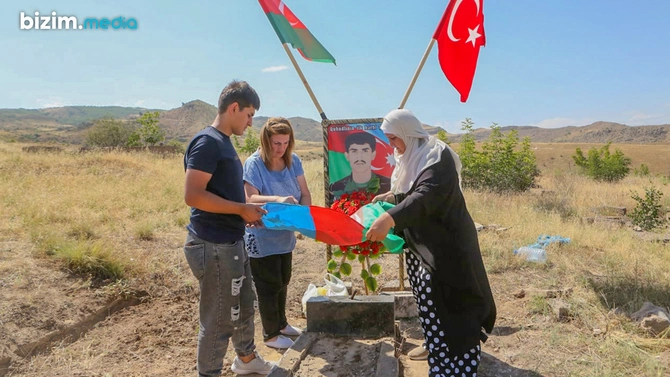 SƏFƏR QEYDLƏRİ: Viran olmuş Qubadlıda ilk hərbçi şəhidin məzarı yenidən bərpa olundu — VİDEO SƏFƏR QEYDLƏRİ: Viran olmuş Qubadlıda ilk hərbçi şəhidin məzarı yenidən bərpa olundu — VİDEO