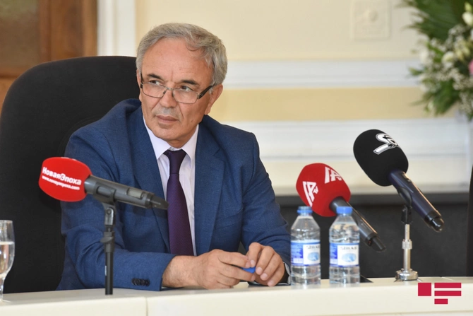 Əflatun Amaşovun ilk romanının təqdimatı keçirildi — FOTOLAR