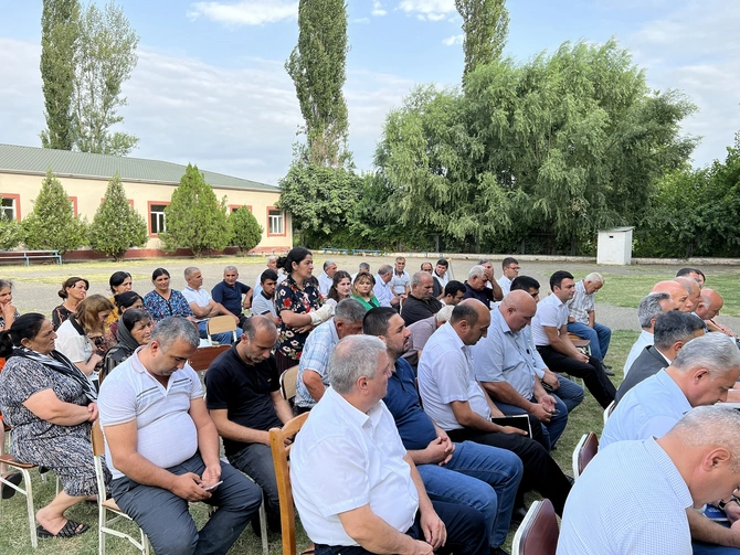 Alı Alıyev Gecəgözlü kəndindən olan məcburi köçkünlərlə səyyar-qəbul görüşü keçirdi — FOTOLAR