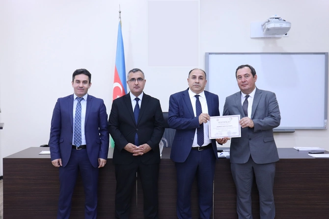 Mediatorlara sertifikatlar təqdim edildi — FOTOLAR