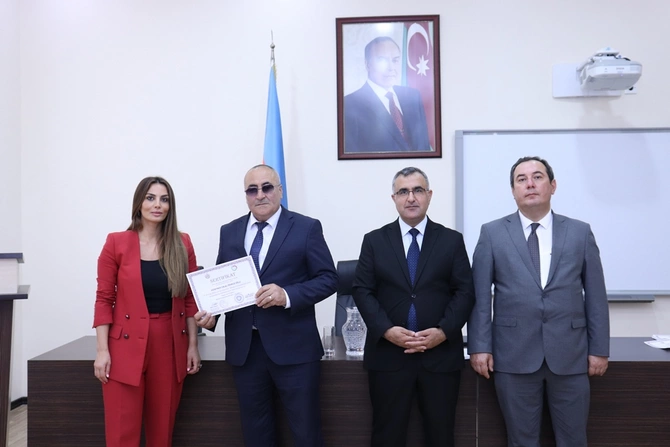 Mediatorlara sertifikatlar təqdim edildi — FOTOLAR