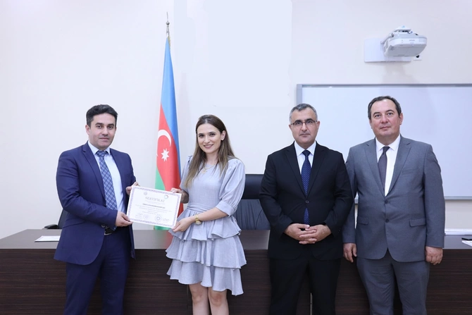 Mediatorlara sertifikatlar təqdim edildi — FOTOLAR