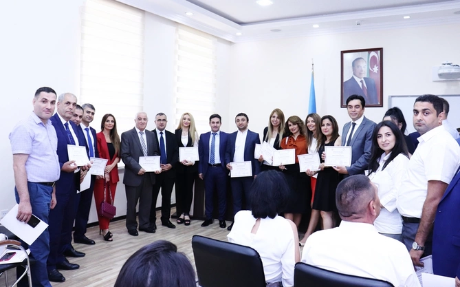 Mediatorlara sertifikatlar təqdim edildi — FOTOLAR