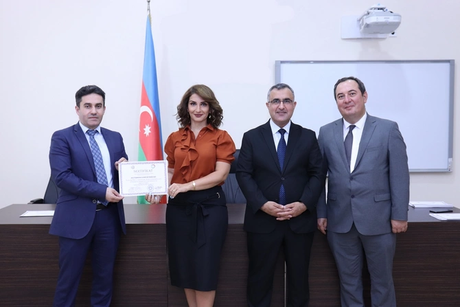 Mediatorlara sertifikatlar təqdim edildi — FOTOLAR