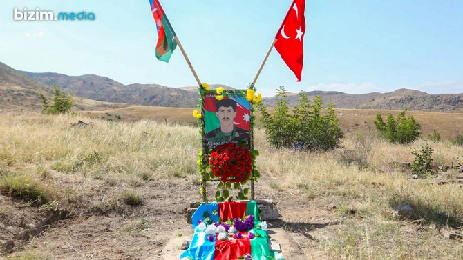 SƏFƏR QEYDLƏRİ: Viran olmuş Qubadlıda ilk hərbçi şəhidin məzarı yenidən bərpa olundu — VİDEO SƏFƏR QEYDLƏRİ: Viran olmuş Qubadlıda ilk hərbçi şəhidin məzarı yenidən bərpa olundu — VİDEO